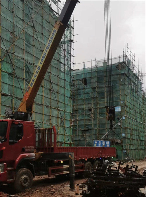 佳县“慢工细活”—— 吊车的 “微动控制” 技术