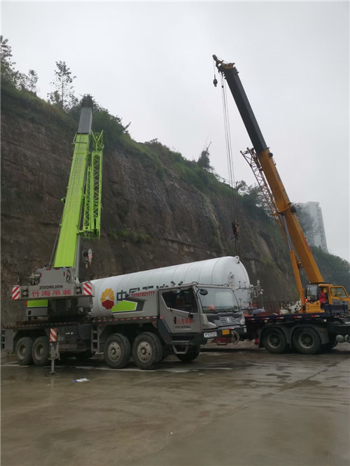 佳县“不怕风雨冻”—— 吊车的 “恶劣环境适应” 技术